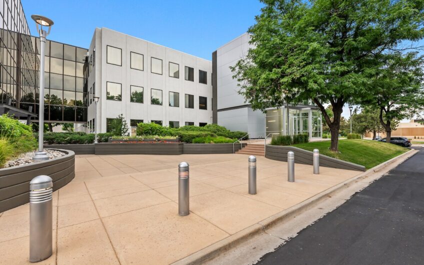 Outdoor plaza and campus setting at 5775 DTC Boulevard office property